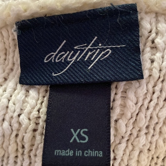 daytrip size XS cute sweater excellent condition - Picture 3 of 4